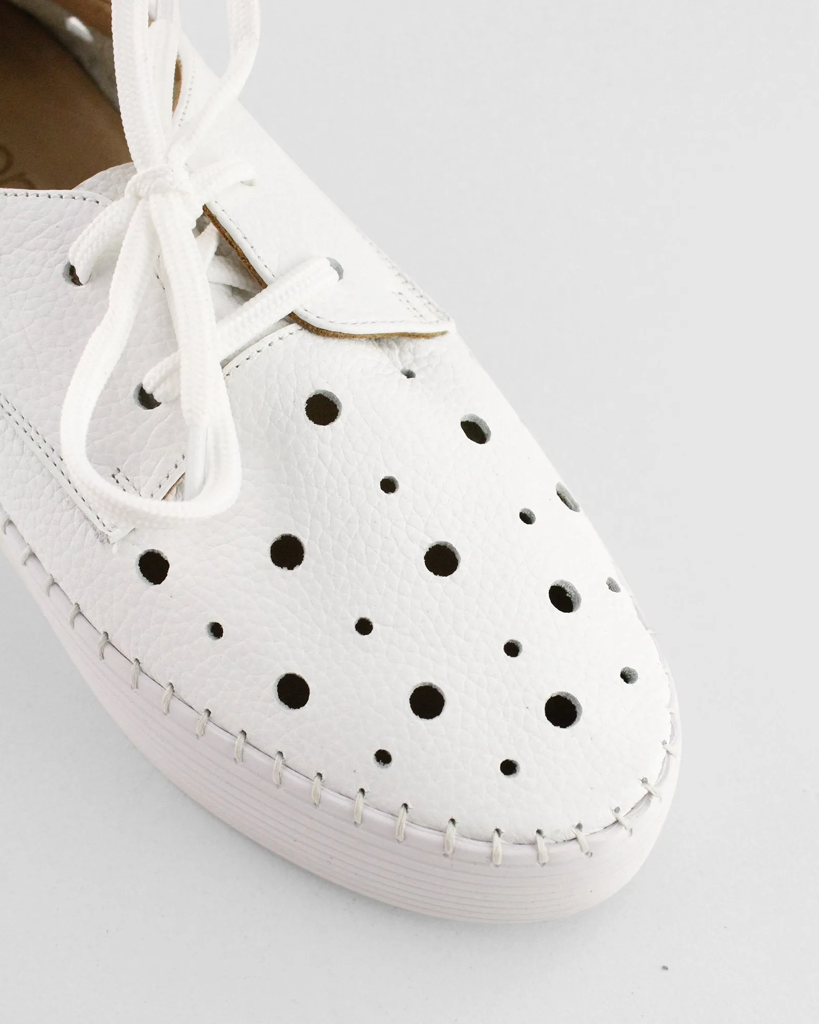 Lemar Sneaker  | White