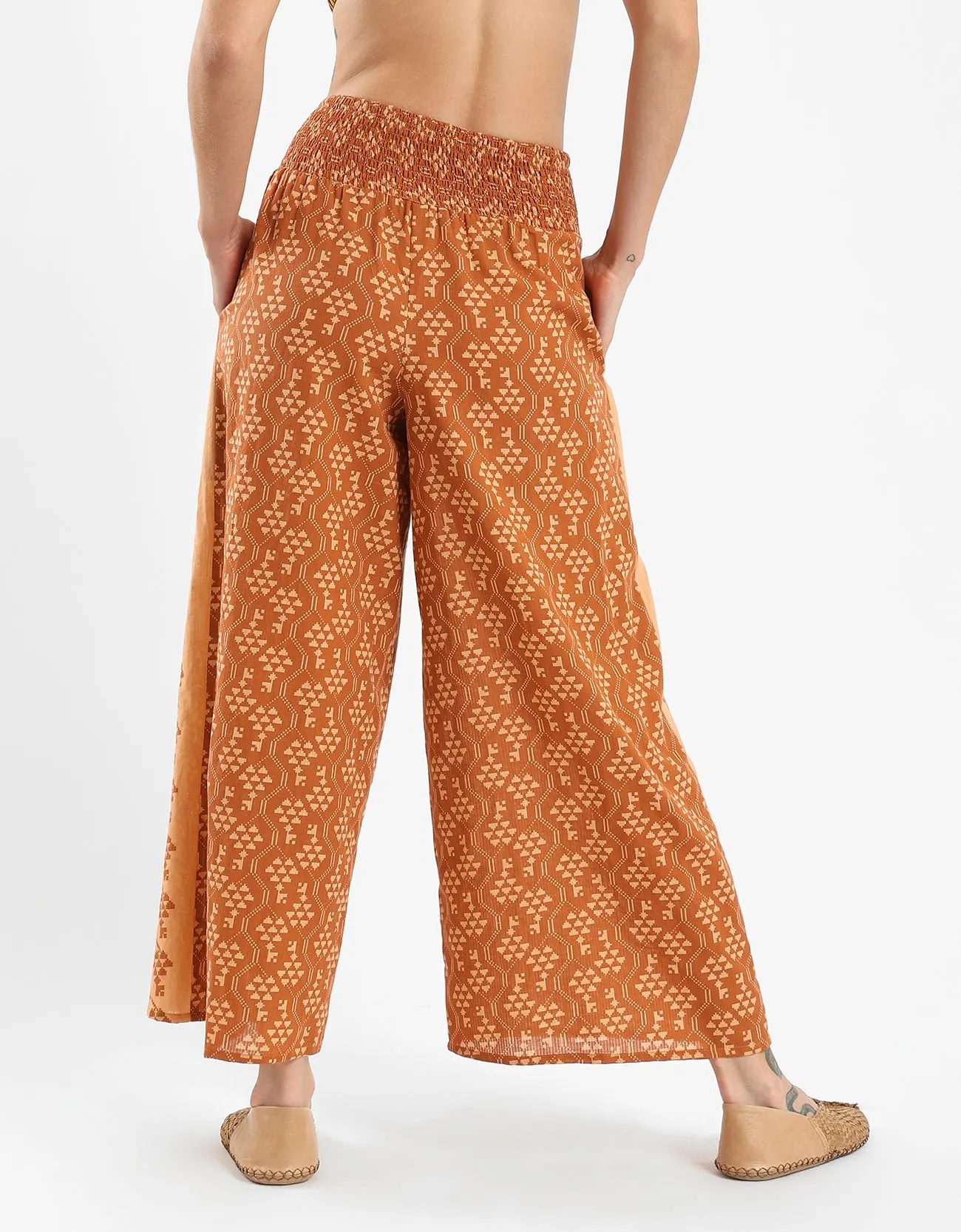 Wide leg pants on printed cotton with wide elastic waistband