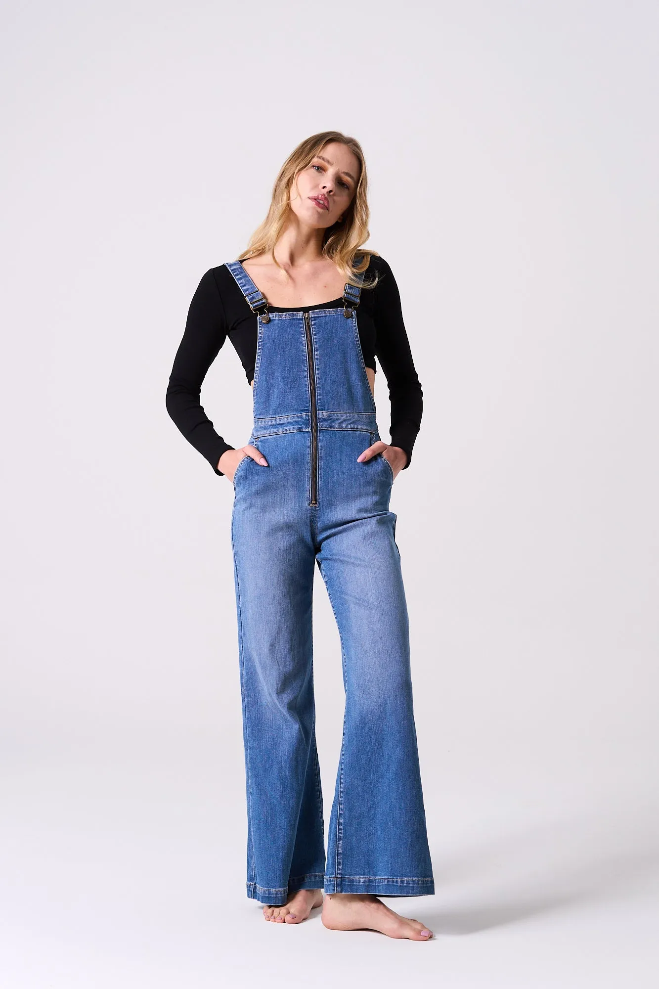 WIDE LEG ULTRA STRETCH OVERALLS WITH CENTER ZIPPER IN MEDIUM VINTAGE  / SP-J4276